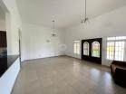 Espaciosa residencia de esquina para alquiler en Urbanización La Fontana, David, Chiriquí