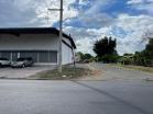 Alquiler de local comercial completamente abierto con oficinas / vivienda ubicado en Calle octava, David, Chiriquí.